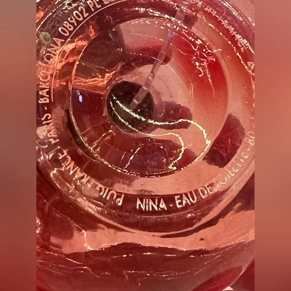 Nina Ricci / Red and Gold great to display. Empty bottle with a Little inside - Picture 4 of 6